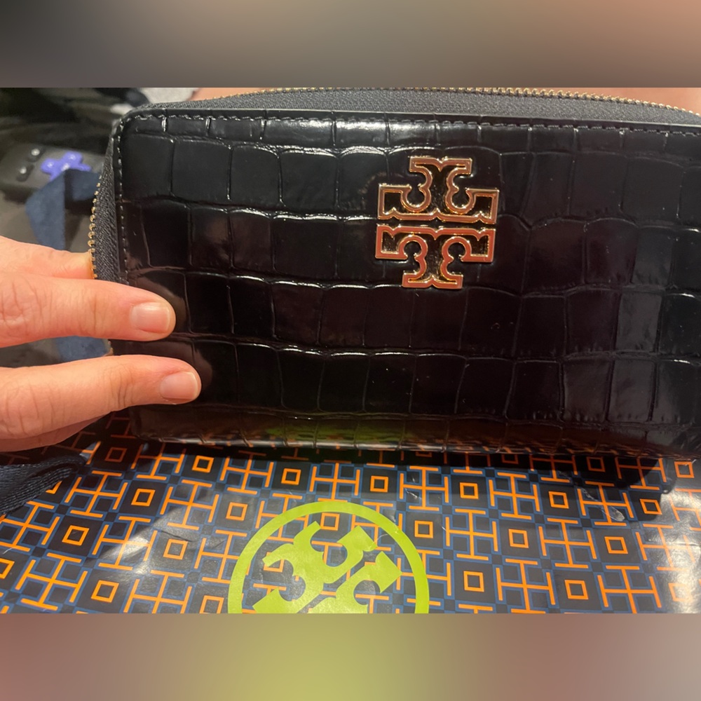 Tory Burch Black Croc-Embossed Wallet